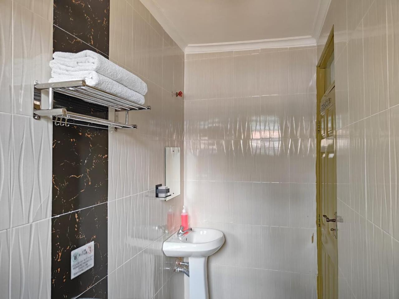 Milimani Drive Livings Apartment Кисуму Екстериор снимка